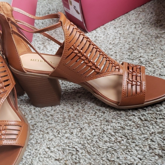 Sandals (heels) - Picture 2 of 3